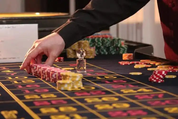 7laro online gaming lobby showing sportsbook and casino categories